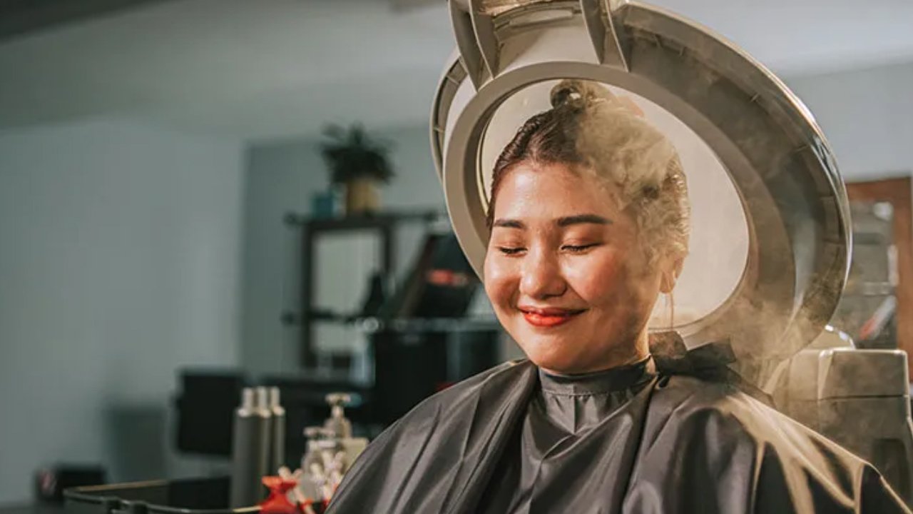 Meningkatkan Omzet Salon dengan Layanan Hair Steaming: Mengapa Investasi Alat Berkualitas Itu Penting?